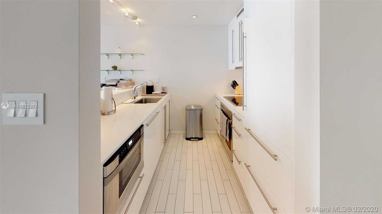 Small Image of 2201 COLLINS AV #915/913, Miami Beach Number 6