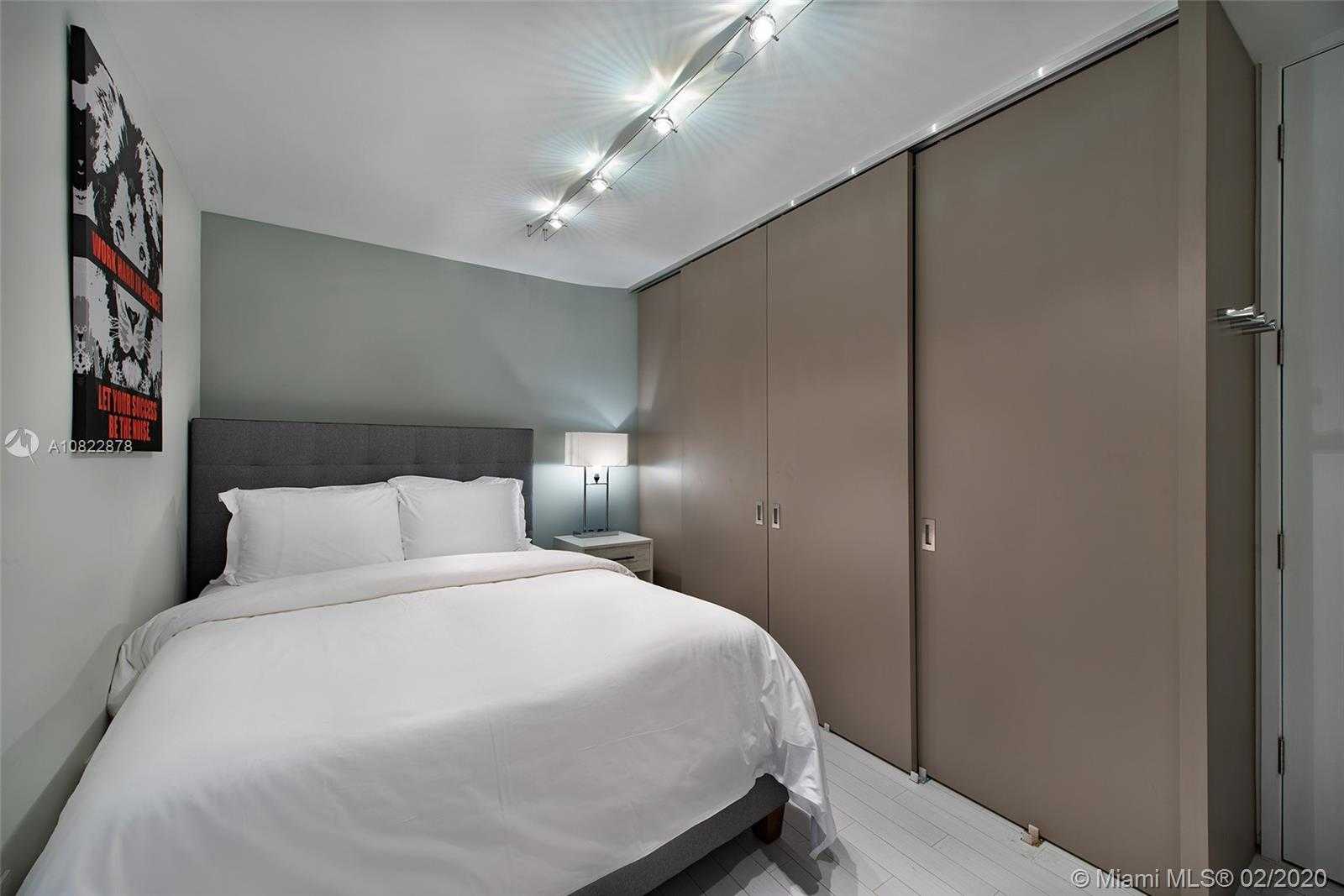 Small Image of 2201 COLLINS AV #915/913, Miami Beach Number 9