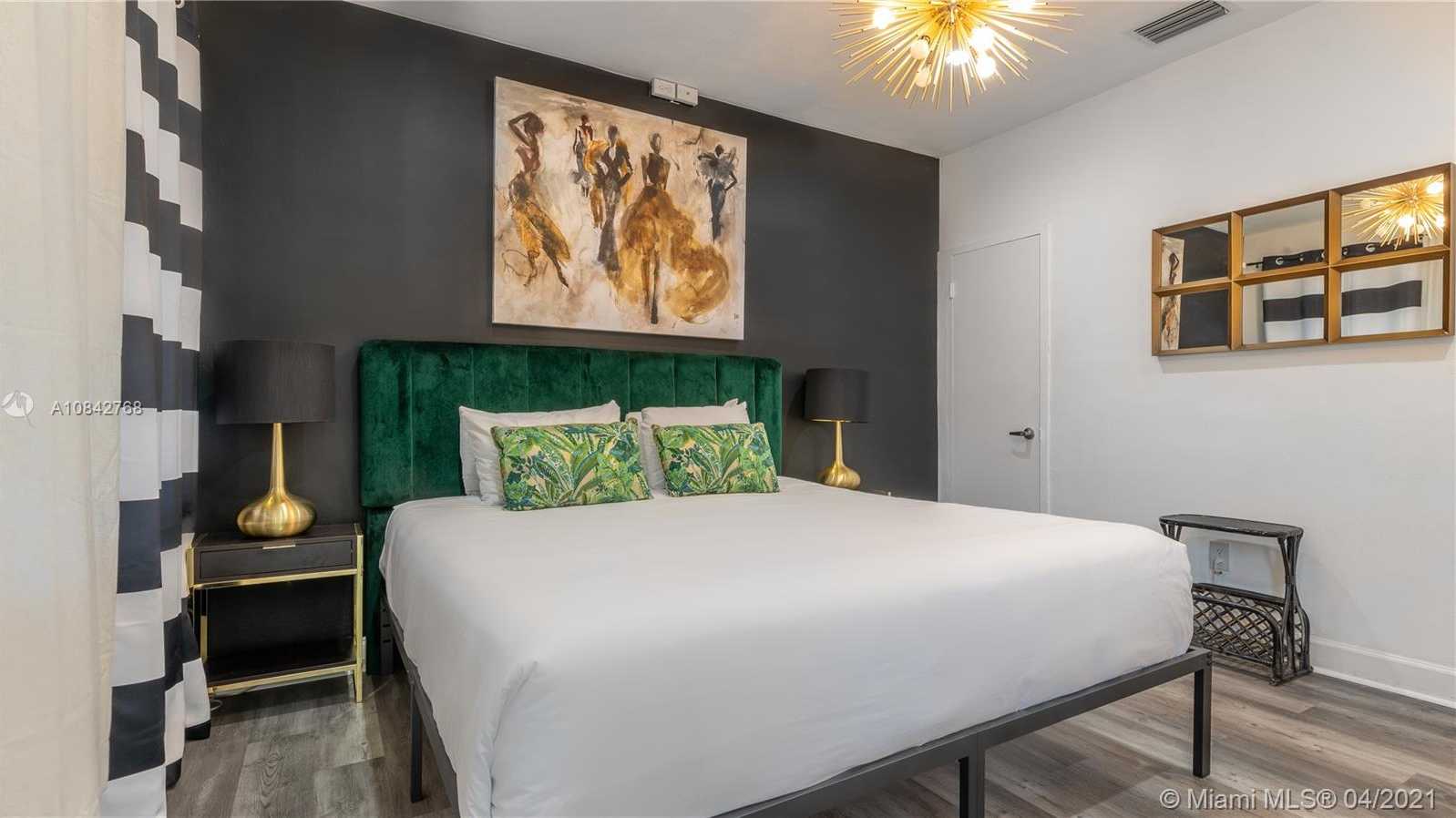 Small Image of 2541 NORTH EAST 195TH ST, Miami Number 11