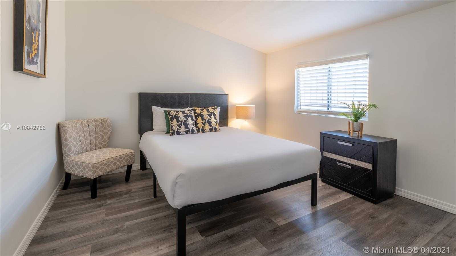 Small Image of 2541 NORTH EAST 195TH ST, Miami Number 14