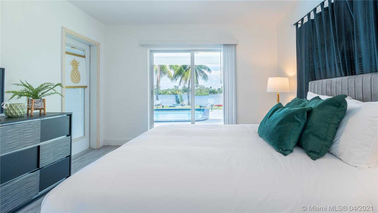 Small Image of 2541 NORTH EAST 195TH ST, Miami Number 19