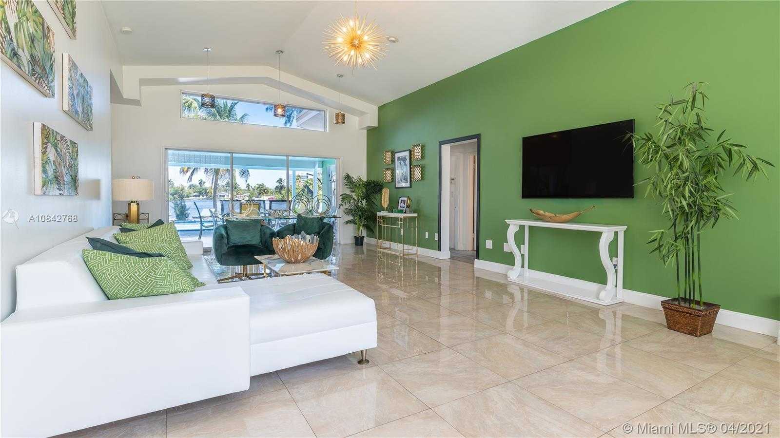 Small Image of 2541 NORTH EAST 195TH ST, Miami Number 2