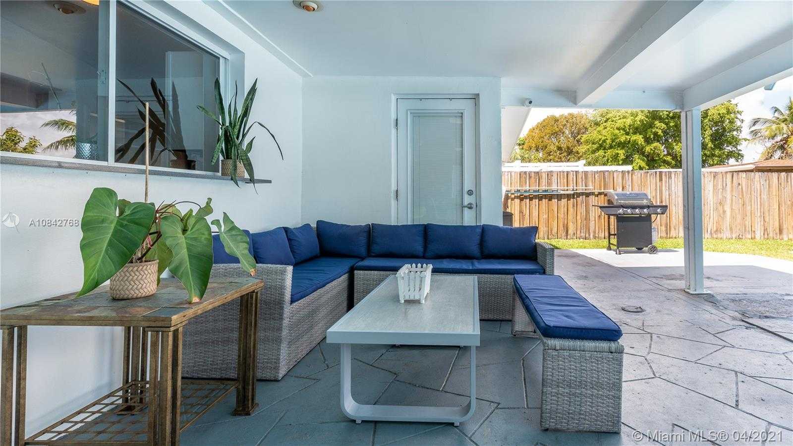 Small Image of 2541 NORTH EAST 195TH ST, Miami Number 22