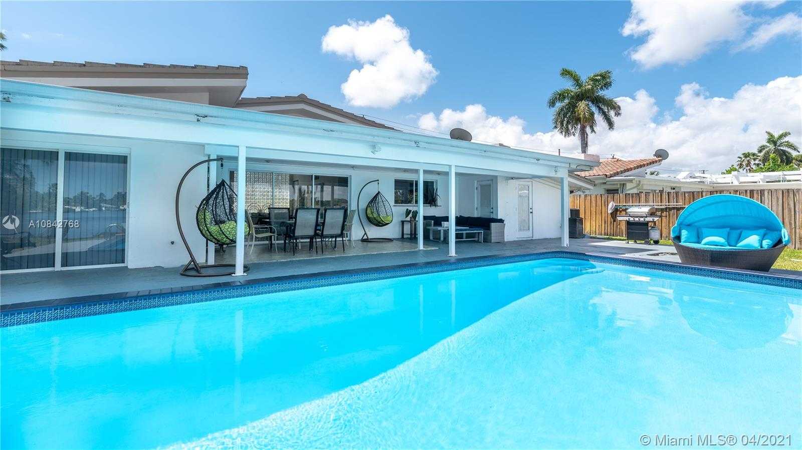 Small Image of 2541 NORTH EAST 195TH ST, Miami Number 24