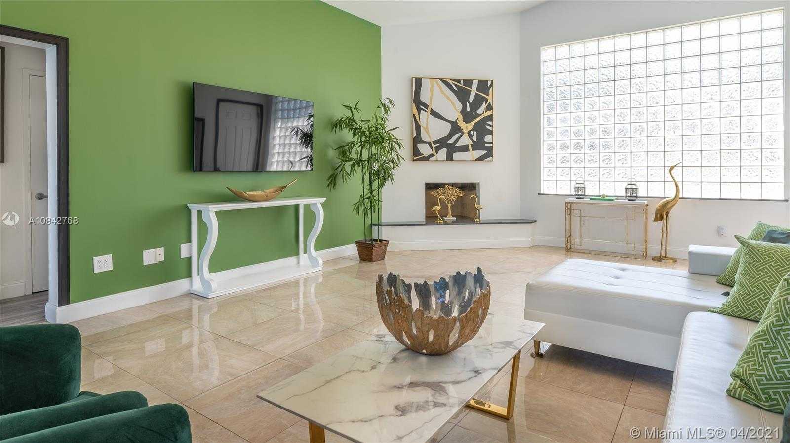 Small Image of 2541 NORTH EAST 195TH ST, Miami Number 4