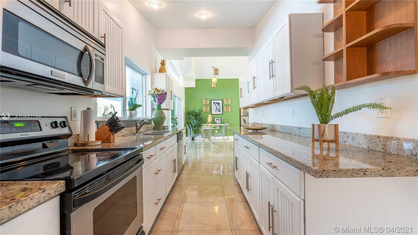 Small Image of 2541 NORTH EAST 195TH ST, Miami Number 9