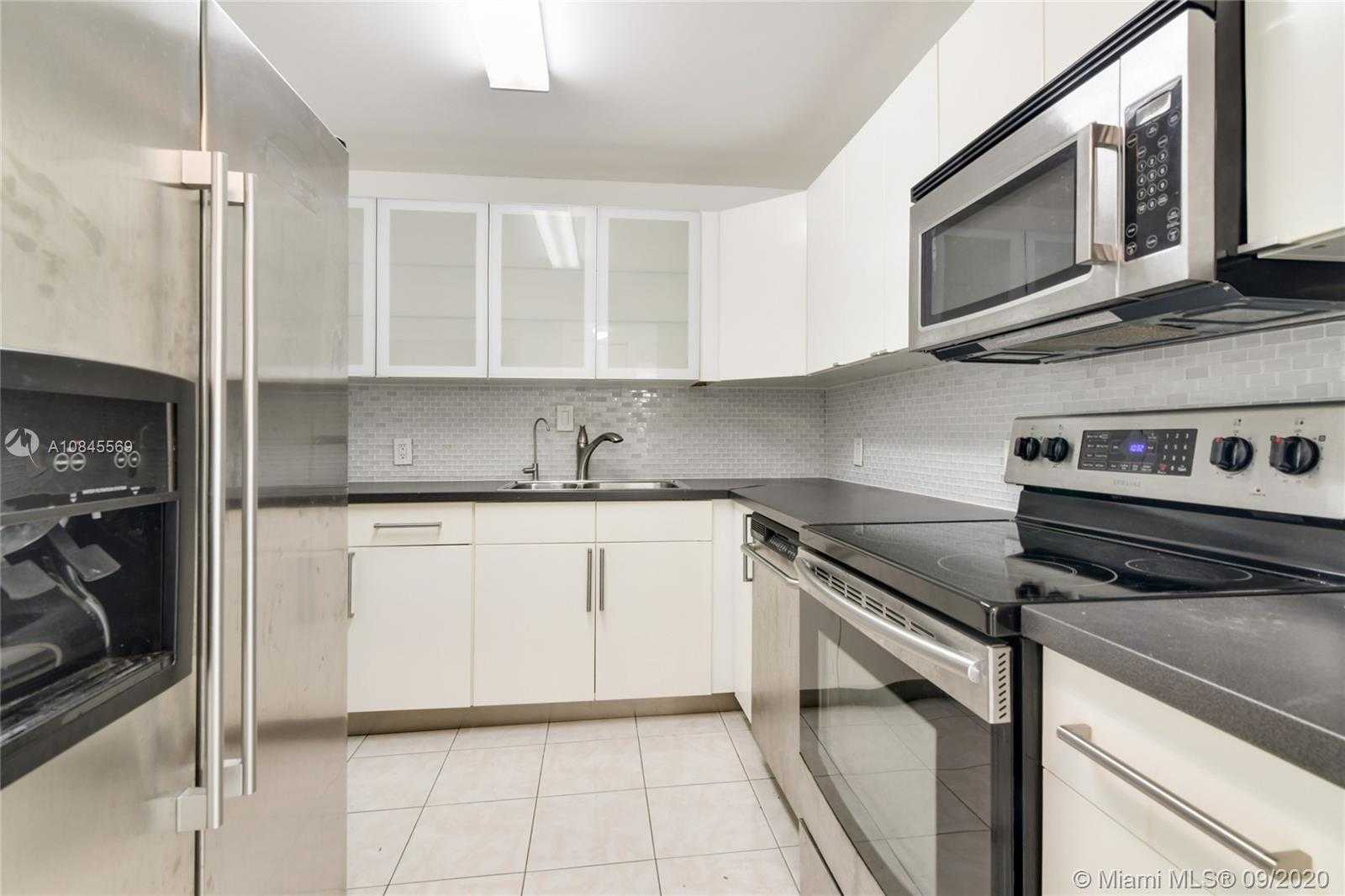 Small Image of 100 BAYVIEW DR #1209, Sunny Isles Beach Number 2