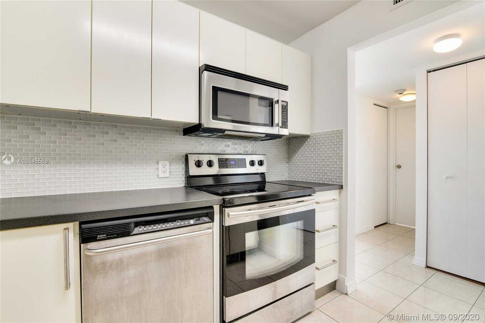 Small Image of 100 BAYVIEW DR #1209, Sunny Isles Beach Number 3