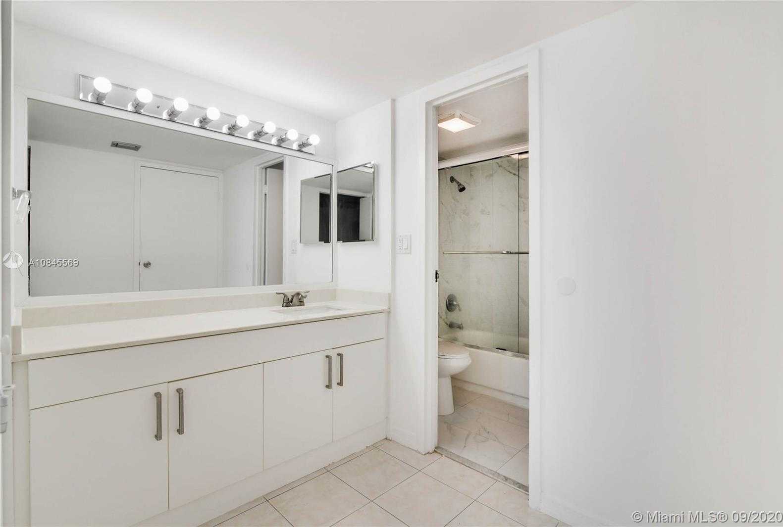 Small Image of 100 BAYVIEW DR #1209, Sunny Isles Beach Number 5