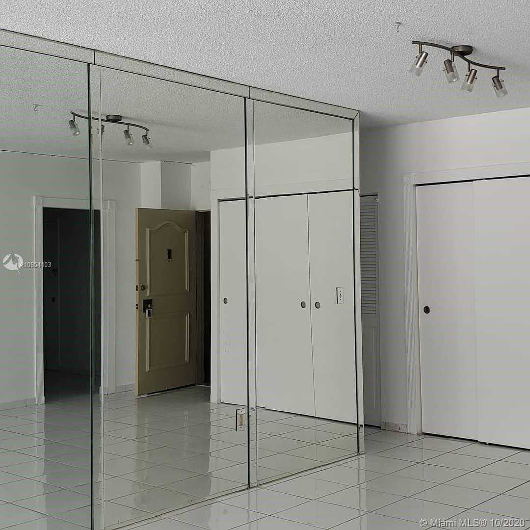Small Image of 500 BAYVIEW DR #217, Sunny Isles Beach Number 12