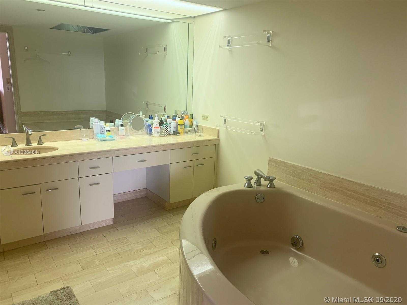 Small Image of 19667 TURNBERRY WAY #27B, Aventura Number 8