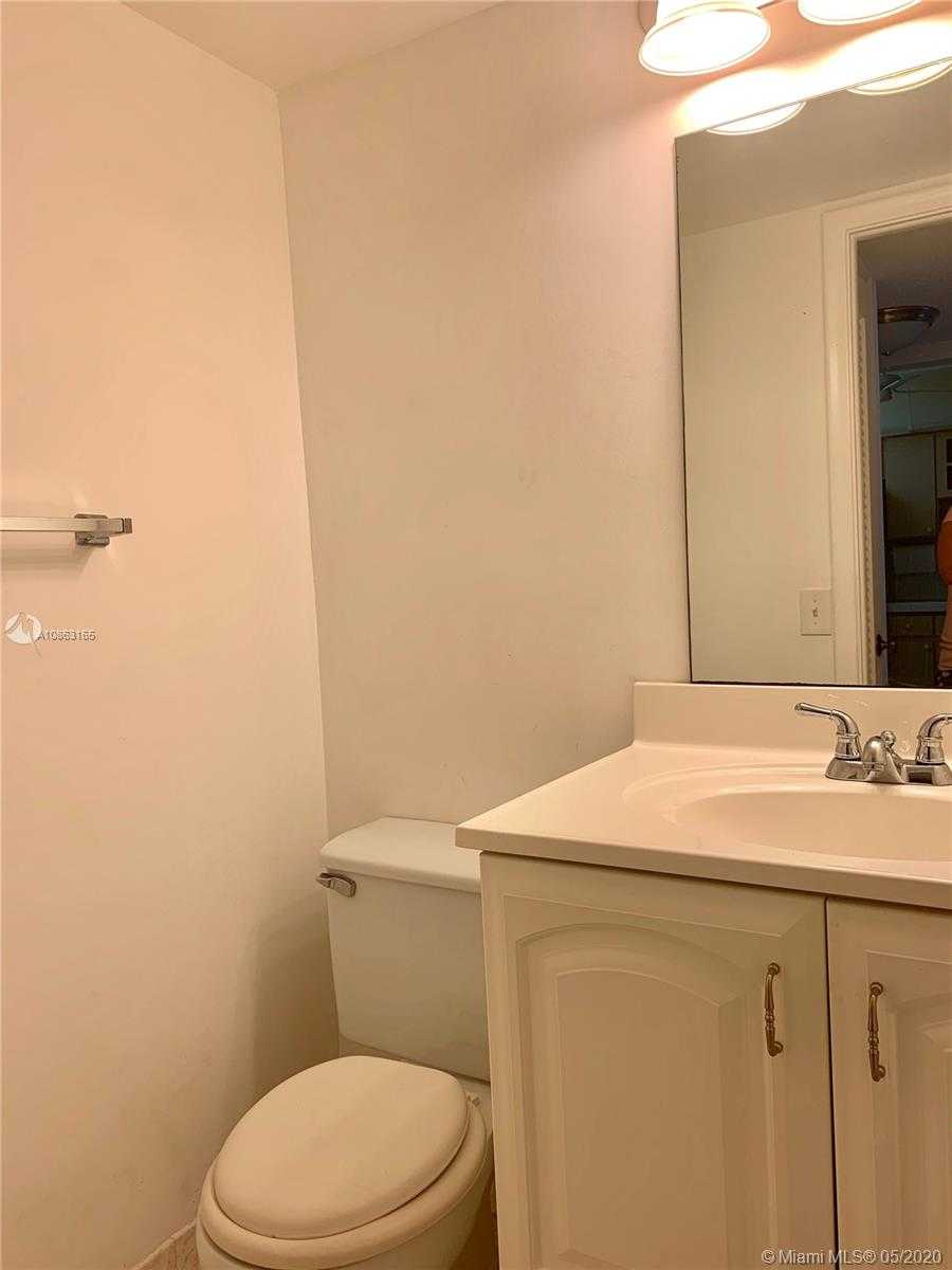 Small Image of 1825 SOUTH OCEAN DRIVE #503, Hallandale Beach Number 4