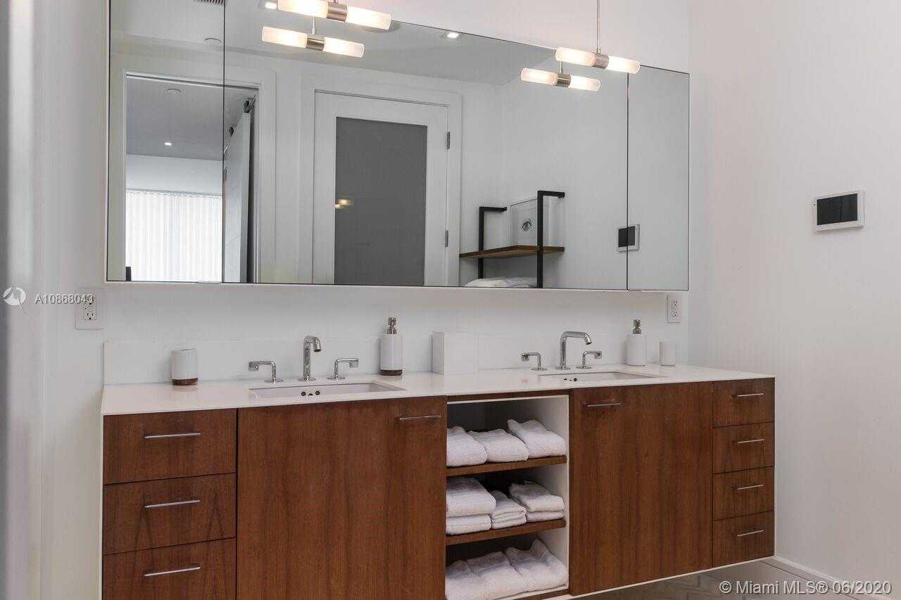 Small Image of 100 SOUTH POINTE DR #3001, Miami Beach Number 10