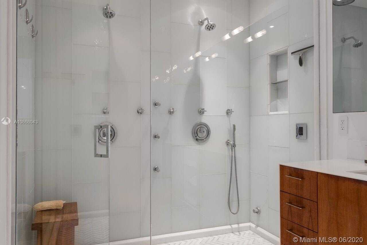 Small Image of 100 SOUTH POINTE DR #3001, Miami Beach Number 11