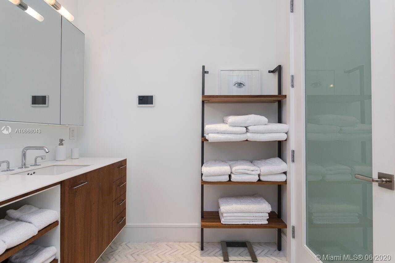 Small Image of 100 SOUTH POINTE DR #3001, Miami Beach Number 12