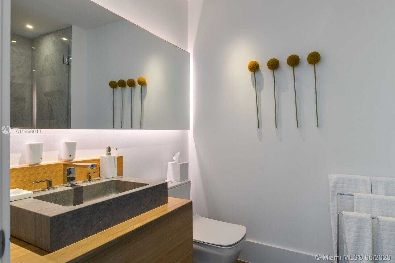 Small Image of 100 SOUTH POINTE DR #3001, Miami Beach Number 14