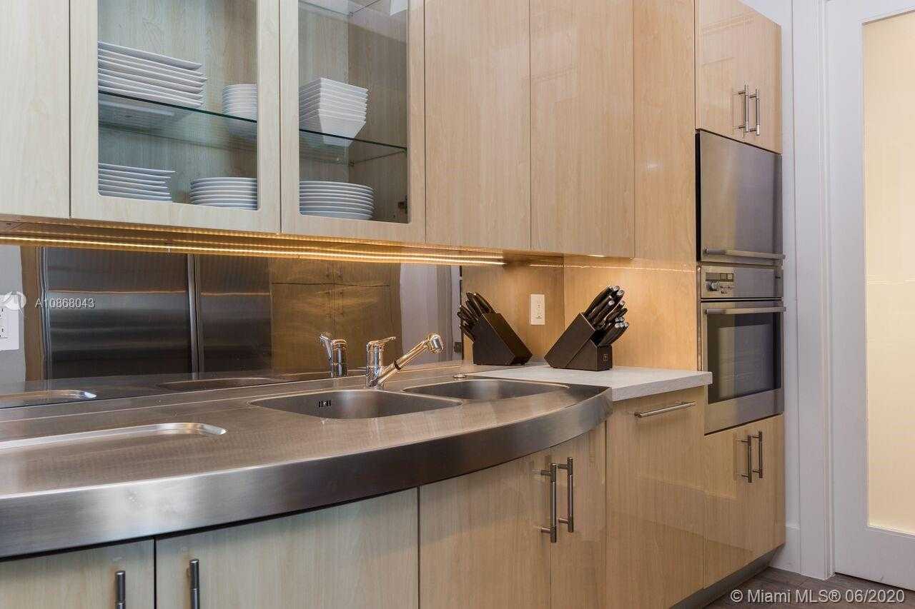Small Image of 100 SOUTH POINTE DR #3001, Miami Beach Number 17
