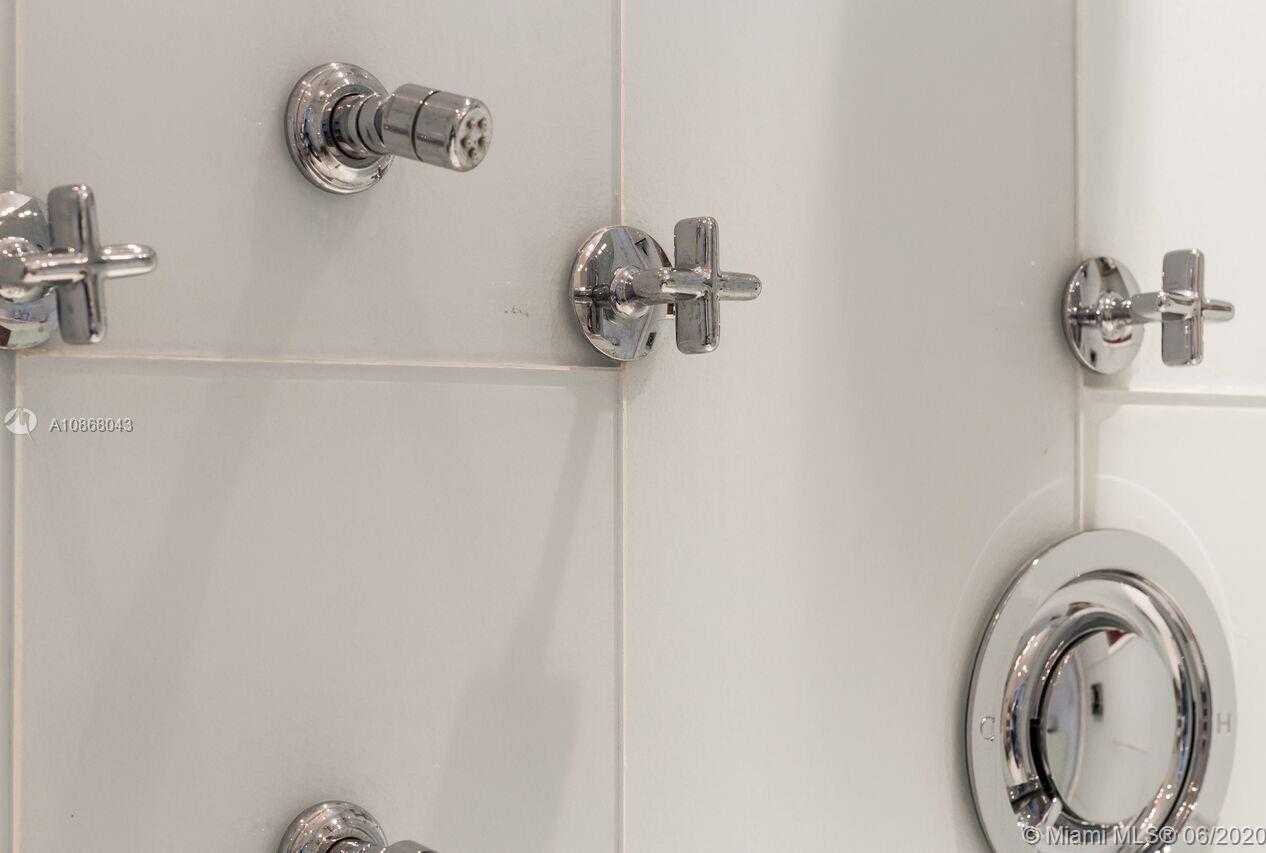 Small Image of 100 SOUTH POINTE DR #3001, Miami Beach Number 29