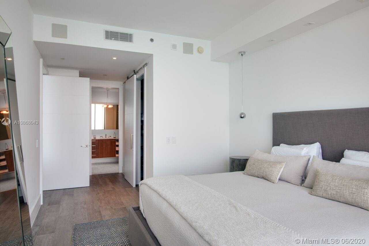 Small Image of 100 SOUTH POINTE DR #3001, Miami Beach Number 7