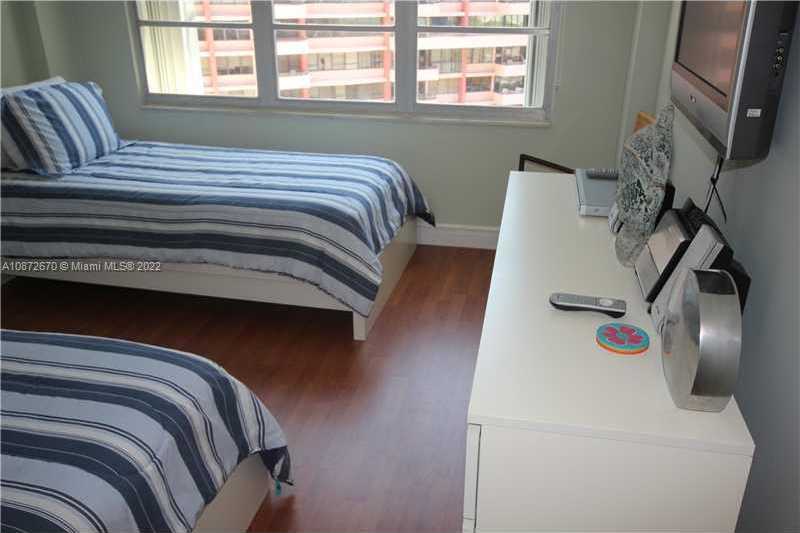 Small Image of 5161 COLLINS AVE #902, Miami Beach Number 14