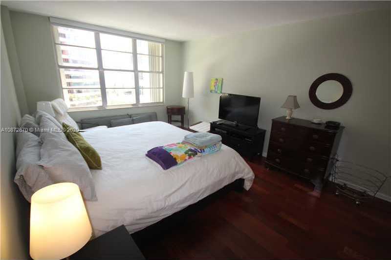 Small Image of 5161 COLLINS AVE #902, Miami Beach Number 19