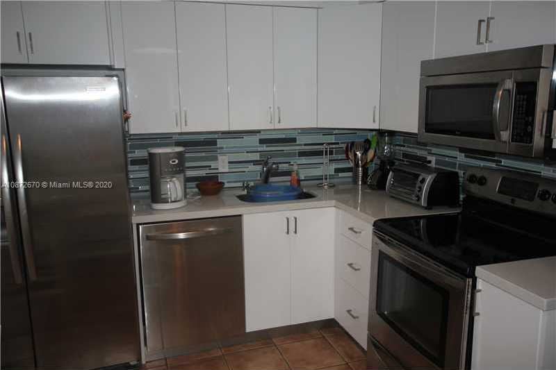 Small Image of 5161 COLLINS AVE #902, Miami Beach Number 9