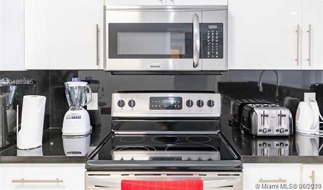 Small Image of 17050 N BAY RD #702, Sunny Isles Beach Number 5