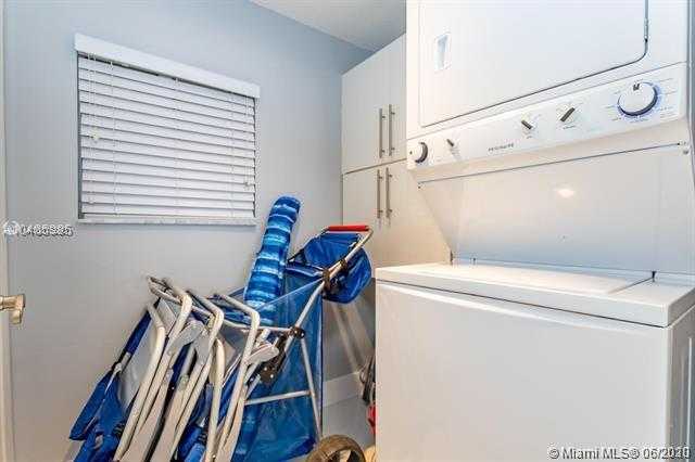 Small Image of 17050 N BAY RD #702, Sunny Isles Beach Number 7