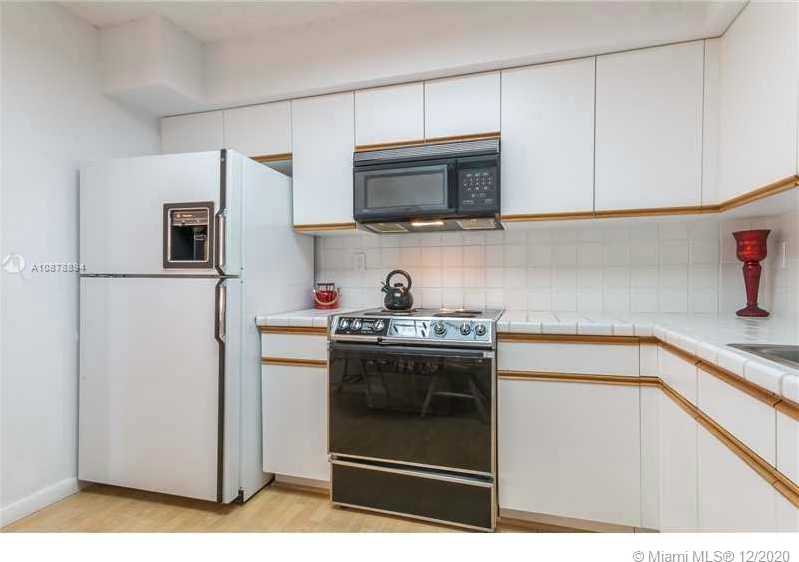 Small Image of 3530 MYSTIC POINTE DR #2503, Aventura Number 4