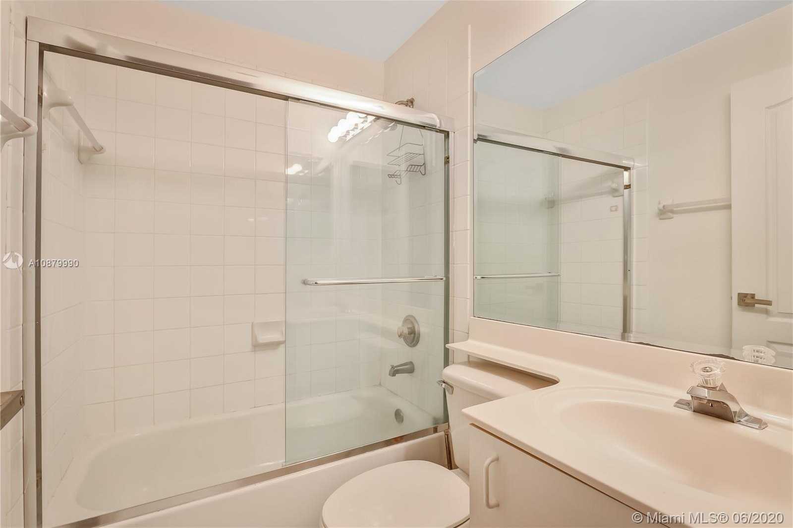 Small Image of 10926 NORTH WEST 67TH TER #10926, Doral Number 22
