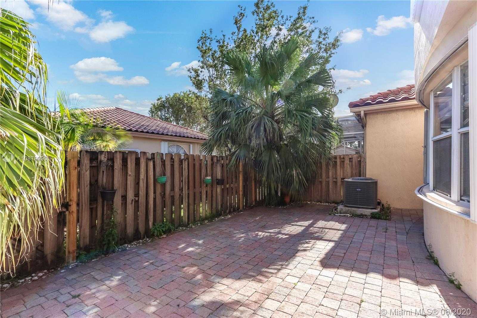 Small Image of 10926 NORTH WEST 67TH TER #10926, Doral Number 9