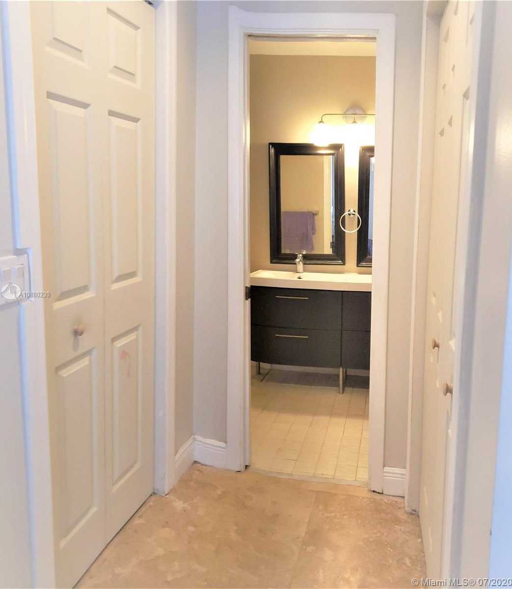 Small Image of 1121 SOUTH WEST 110TH AVE, Pembroke Pines Number 10