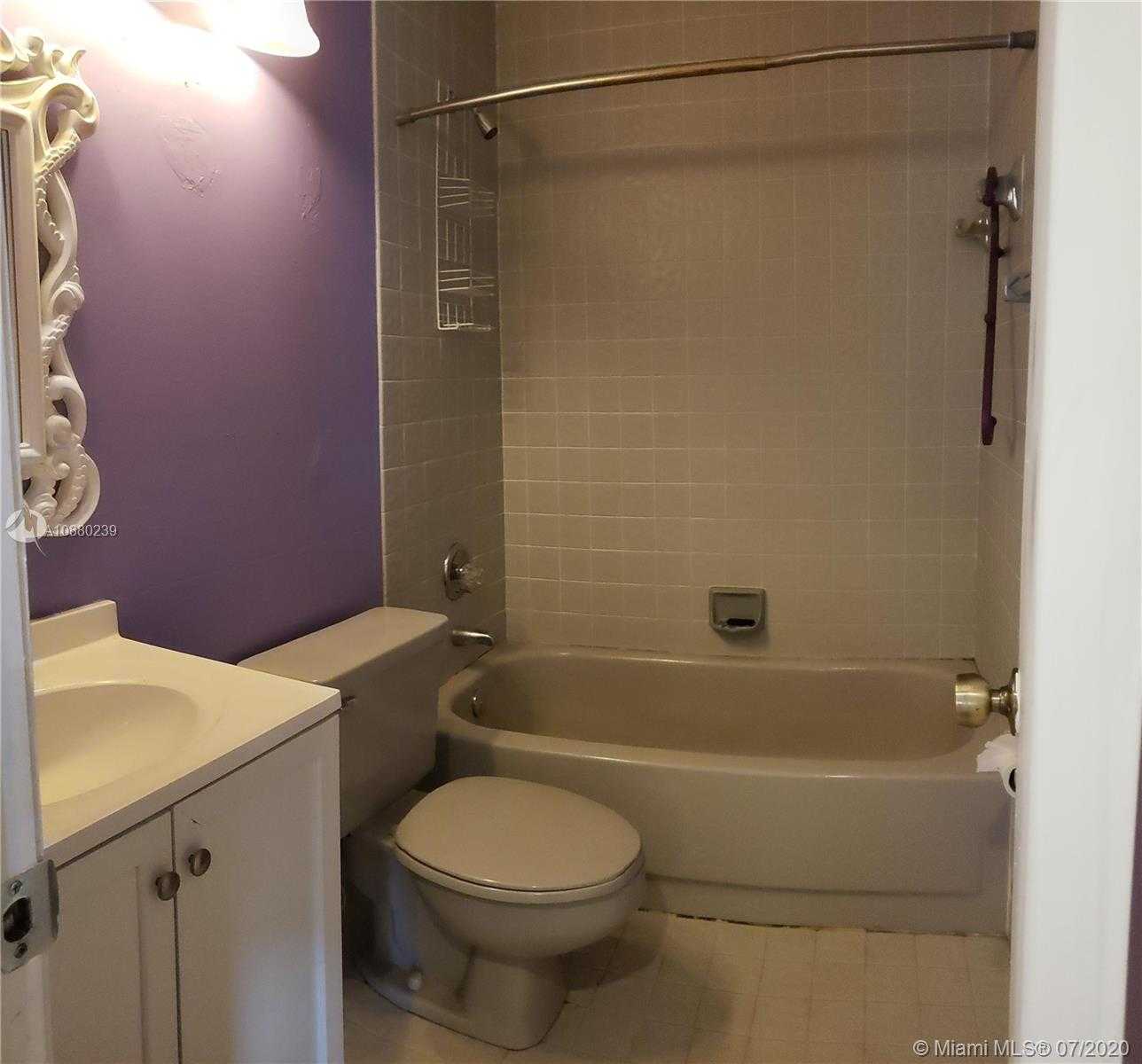 Small Image of 1121 SOUTH WEST 110TH AVE, Pembroke Pines Number 14