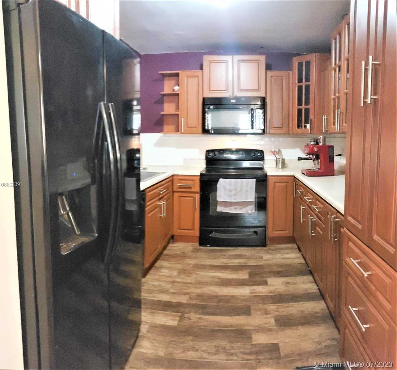 Small Image of 1121 SOUTH WEST 110TH AVE, Pembroke Pines Number 7