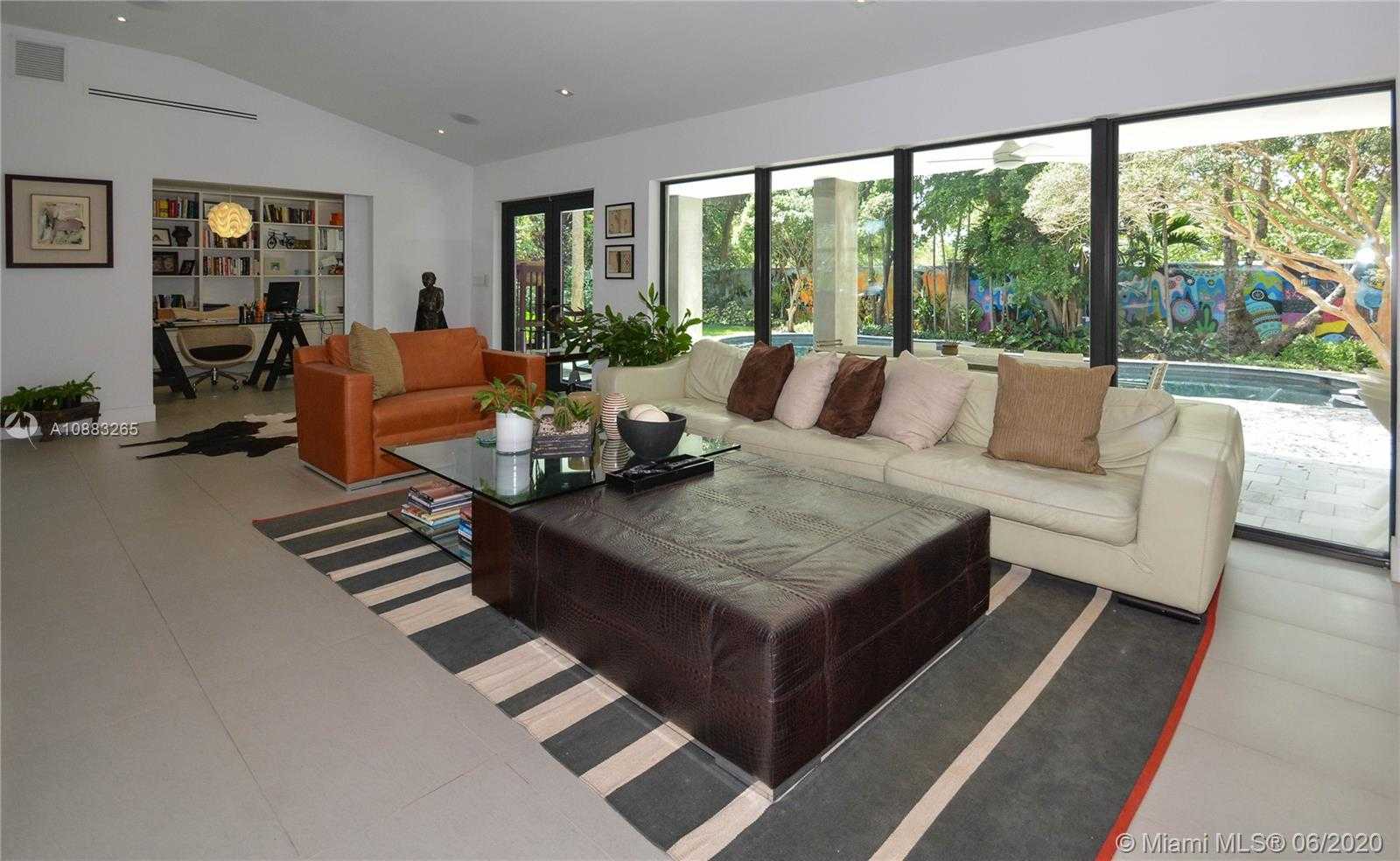 Small Image of 4560 BAY POINT RD, Miami Number 10