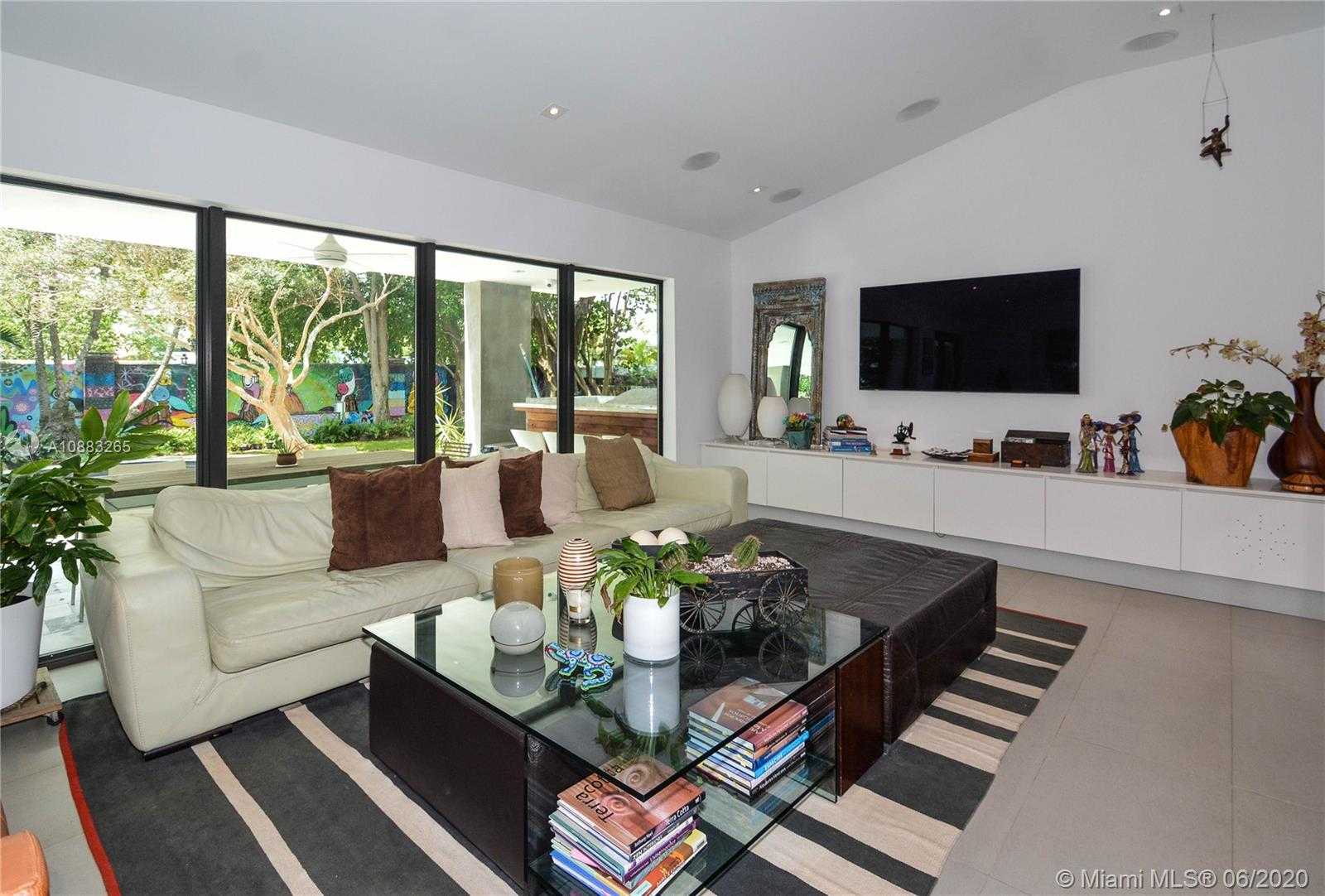 Small Image of 4560 BAY POINT RD, Miami Number 11