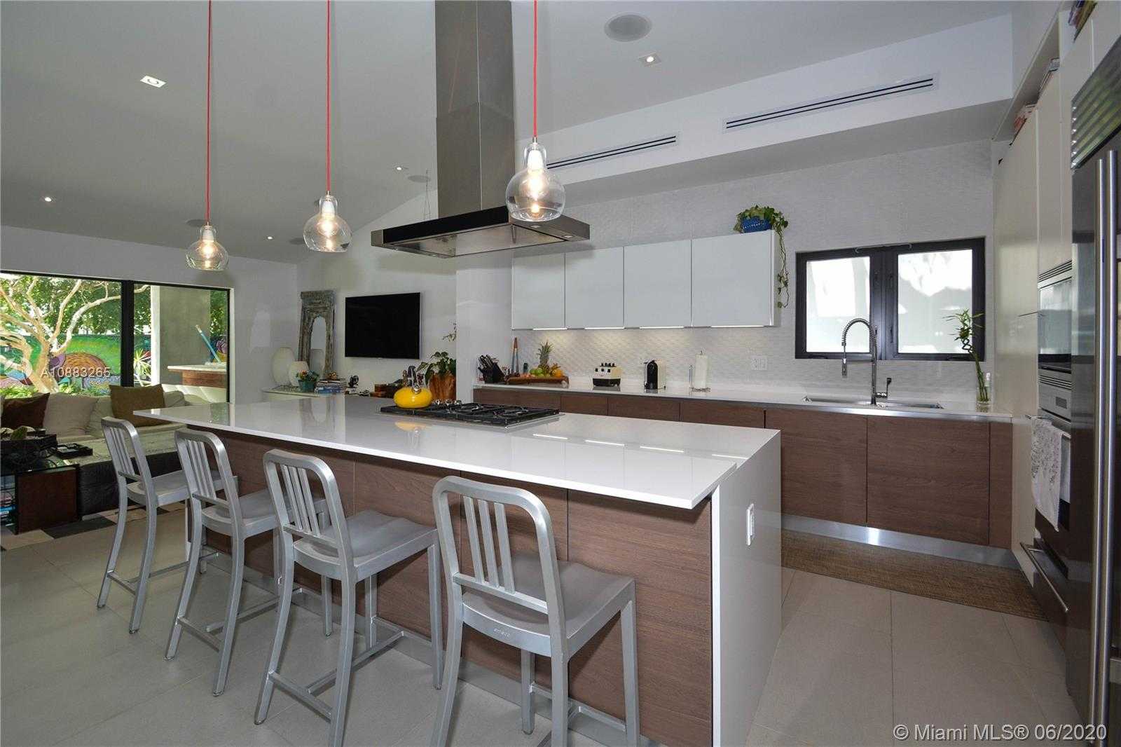 Small Image of 4560 BAY POINT RD, Miami Number 12