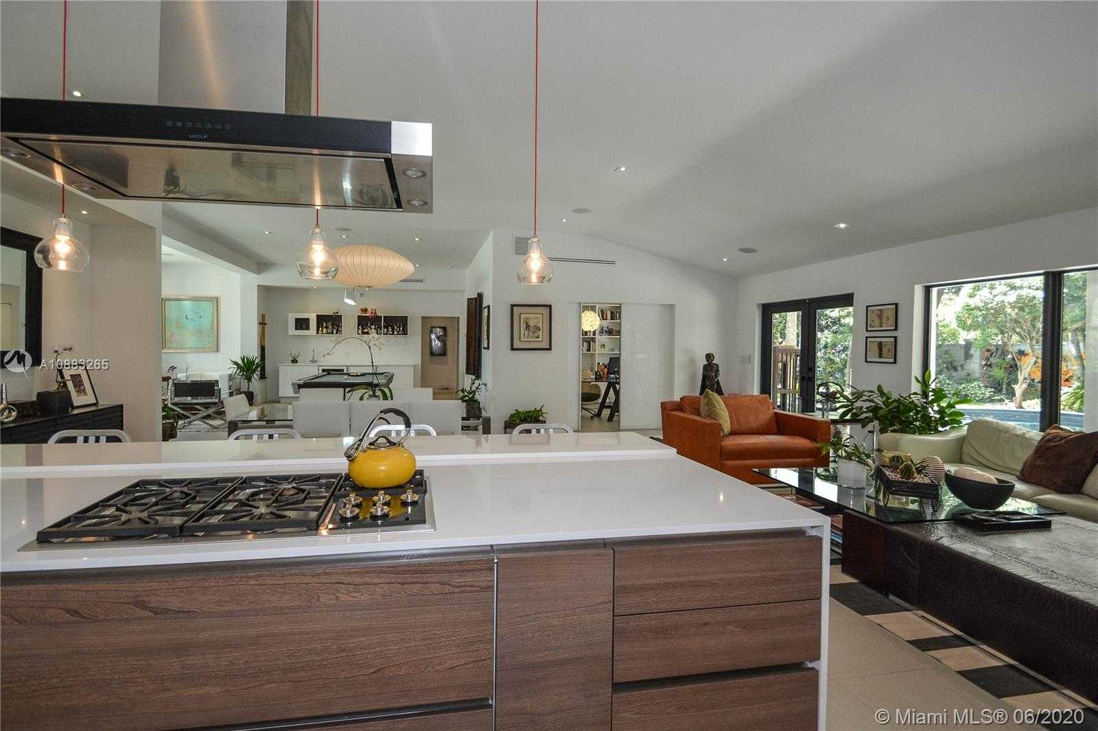 Small Image of 4560 BAY POINT RD, Miami Number 14