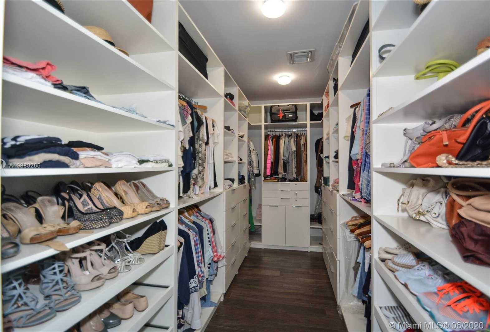 Small Image of 4560 BAY POINT RD, Miami Number 21