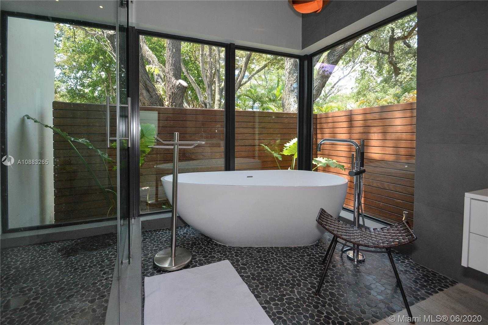 Small Image of 4560 BAY POINT RD, Miami Number 22