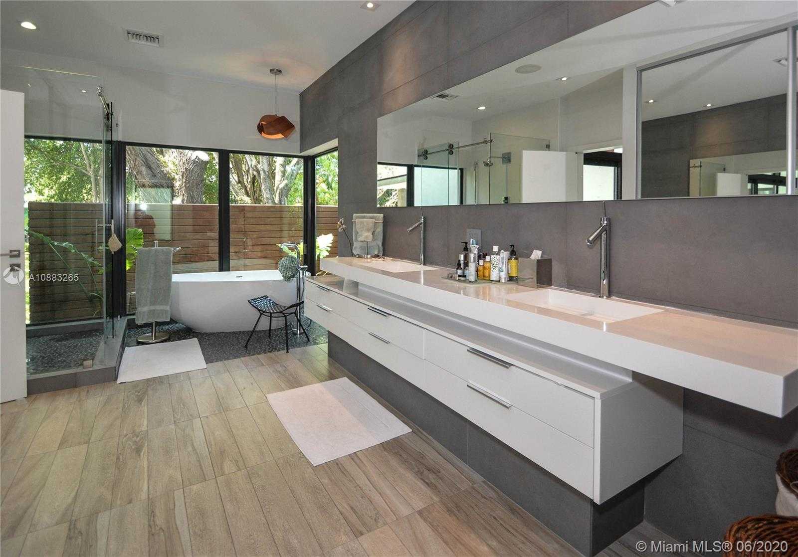Small Image of 4560 BAY POINT RD, Miami Number 23