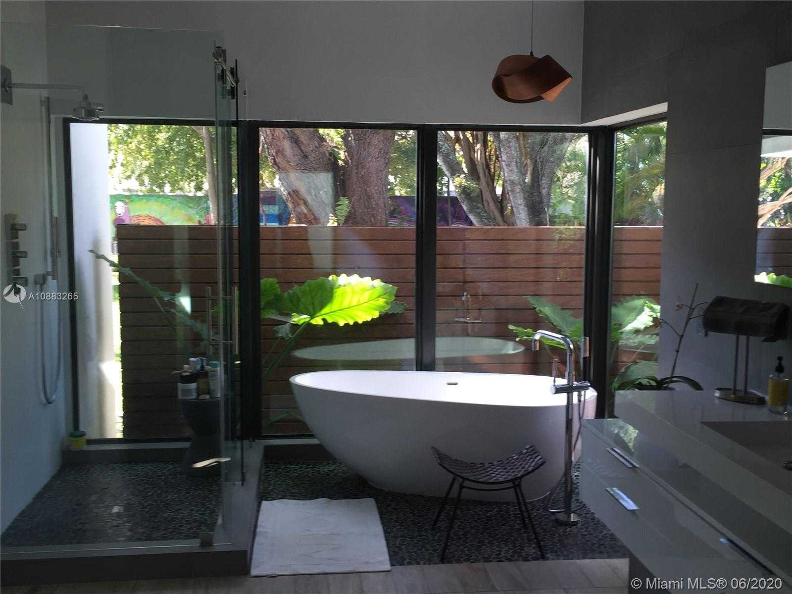 Small Image of 4560 BAY POINT RD, Miami Number 24