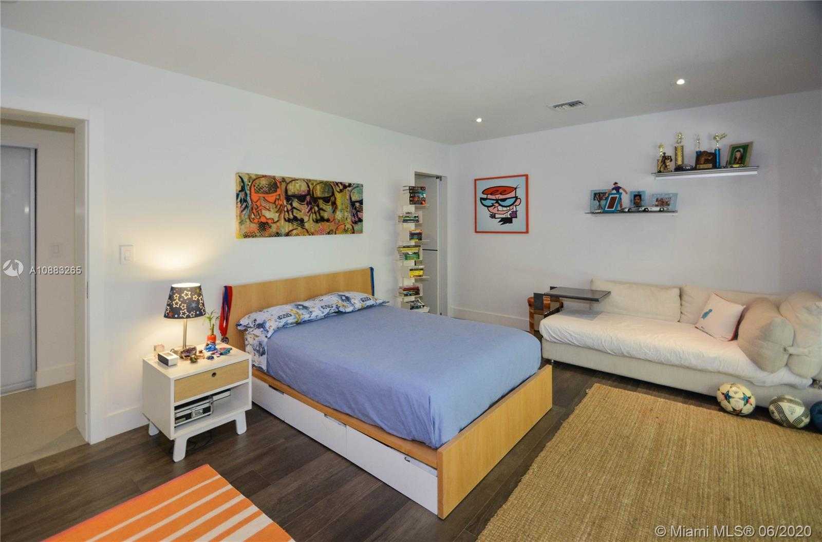 Small Image of 4560 BAY POINT RD, Miami Number 26