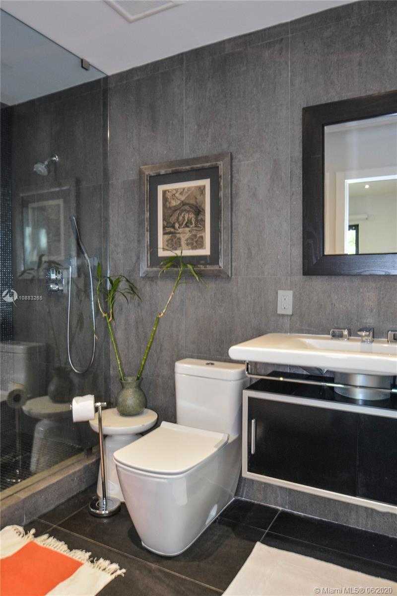 Small Image of 4560 BAY POINT RD, Miami Number 27