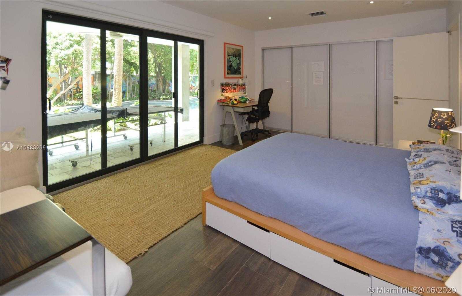 Small Image of 4560 BAY POINT RD, Miami Number 28