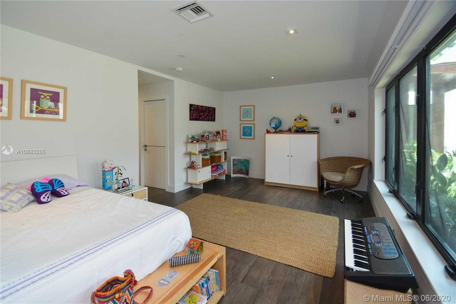 Small Image of 4560 BAY POINT RD, Miami Number 30