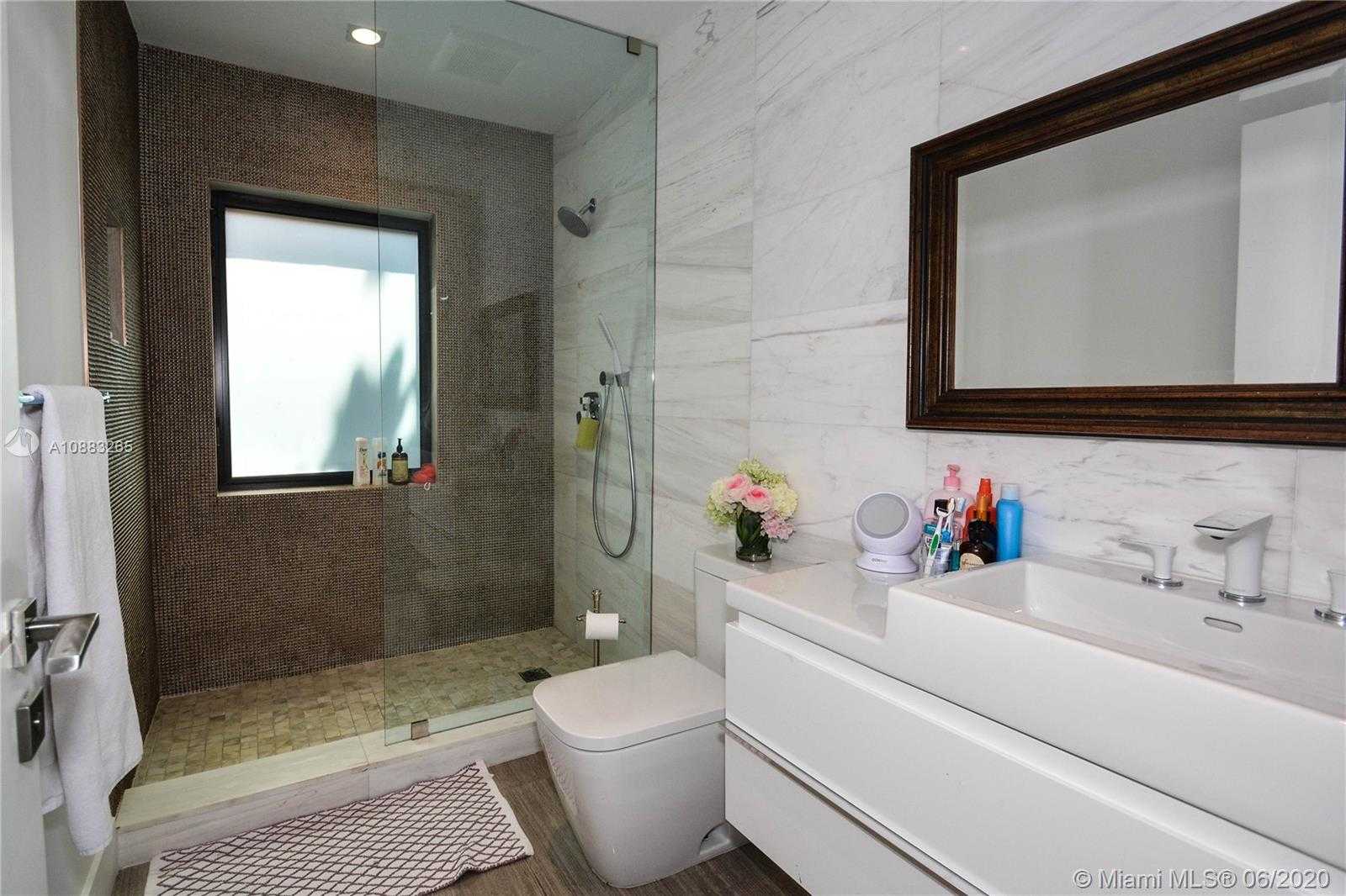 Small Image of 4560 BAY POINT RD, Miami Number 31