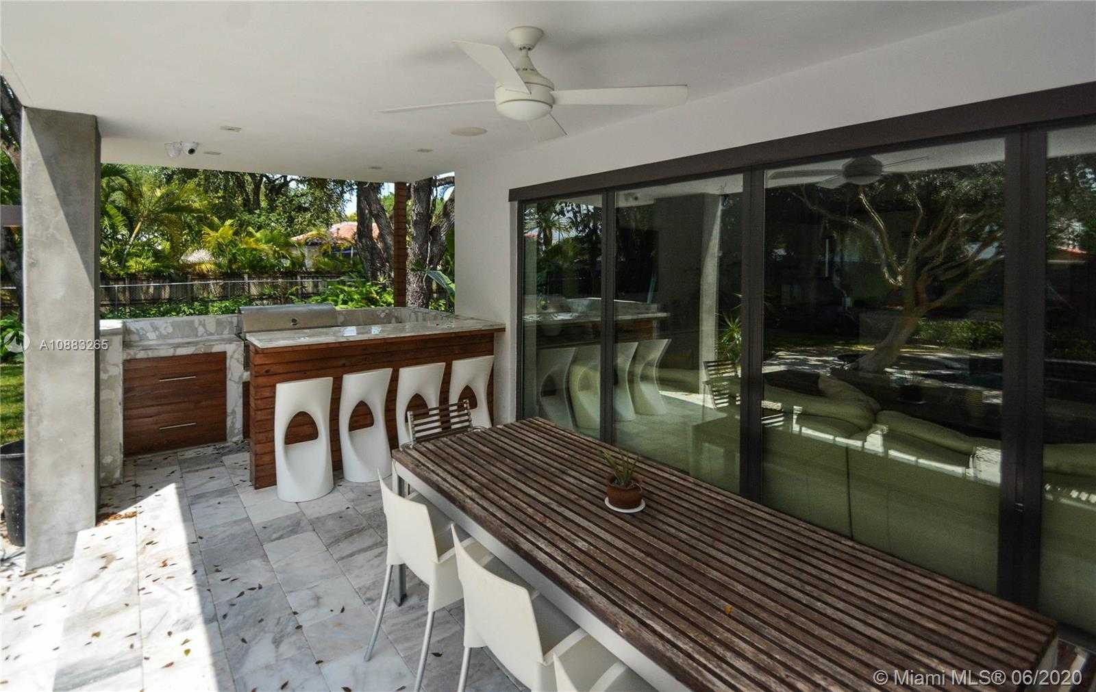 Small Image of 4560 BAY POINT RD, Miami Number 34