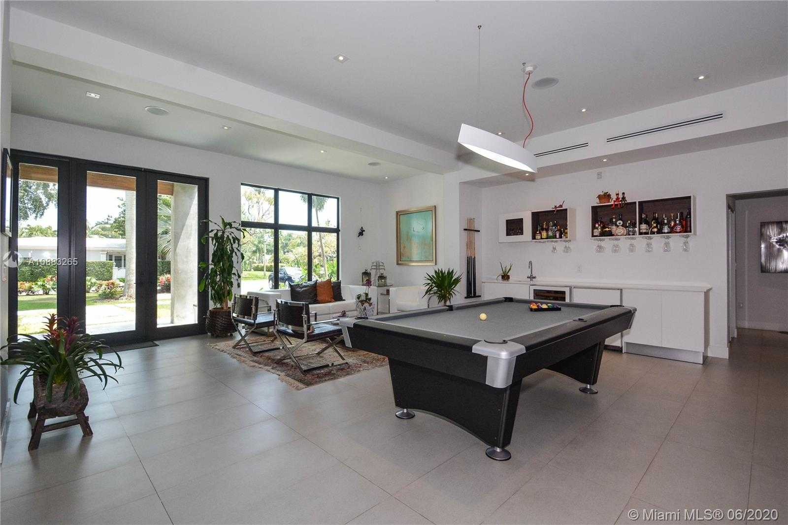 Small Image of 4560 BAY POINT RD, Miami Number 4