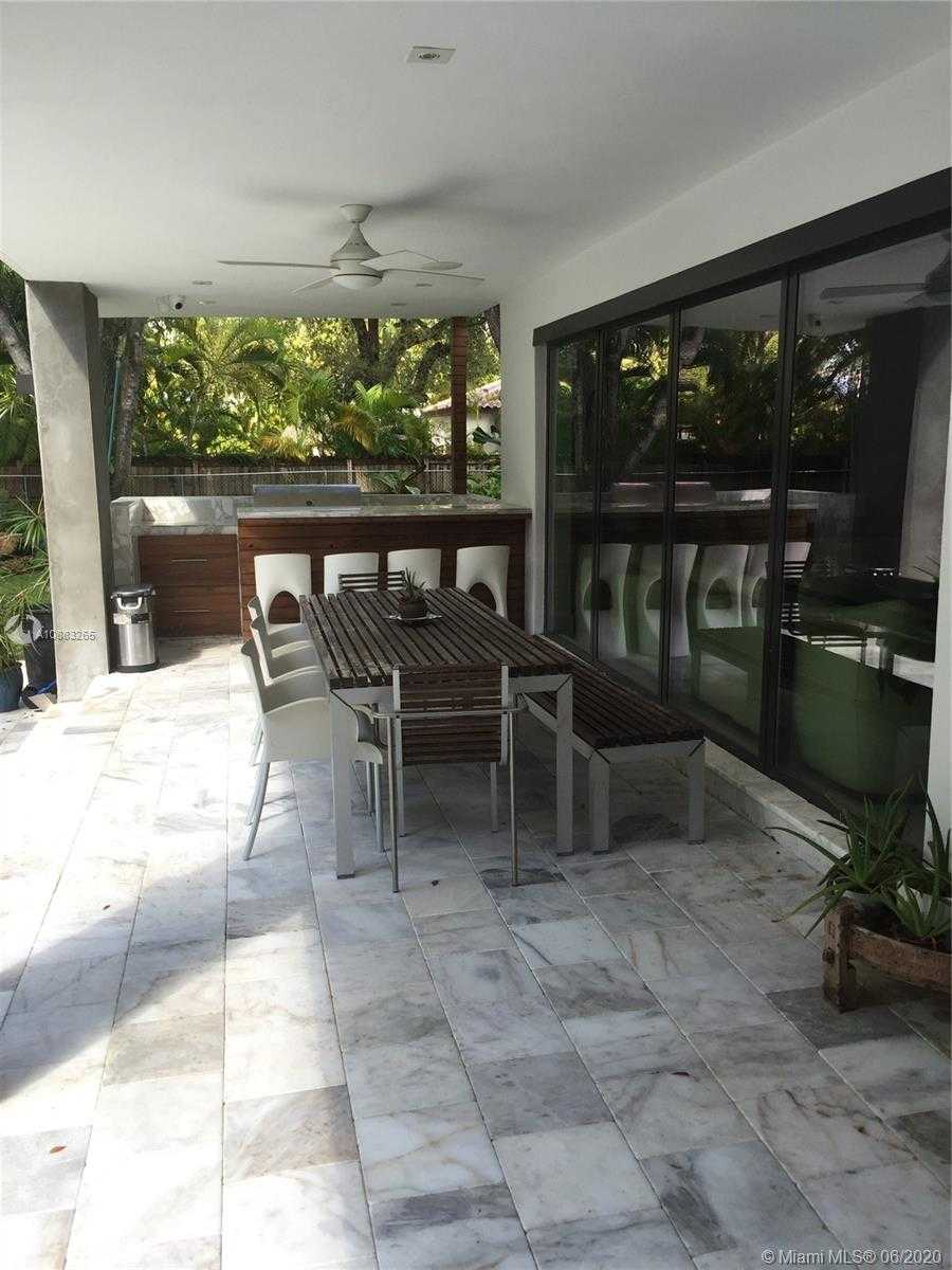 Small Image of 4560 BAY POINT RD, Miami Number 47